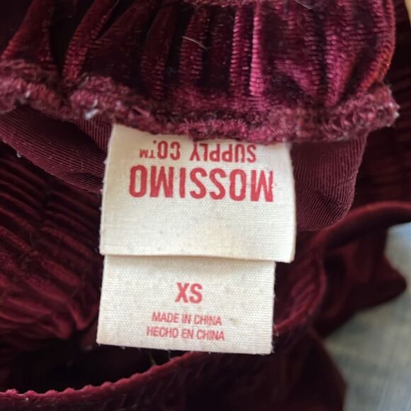 Mossimo burgundy velour shorts size XS - Picture 3 of 4